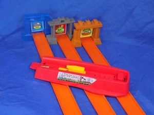 Hot Wheels ANGRY BIRDS SLINGSHOT LAUNCHER Playset Complete Mattel Vintage 2012 - Picture 1 of 6