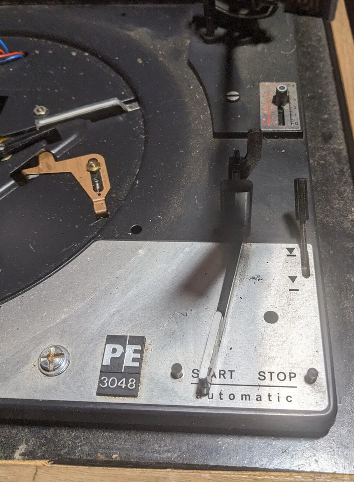 Piezas vintage Perpetuum Ebner PE 3048: engranaje, logotipo, carcasa, palancas, rueda loca y más Foto 1 de 4