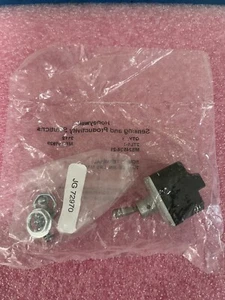 2TL1-1 TOGGLE SWITCH ON OFF ON DPDT 15A 125V HONEYWELL (LOT OF 1) - Picture 1 of 2