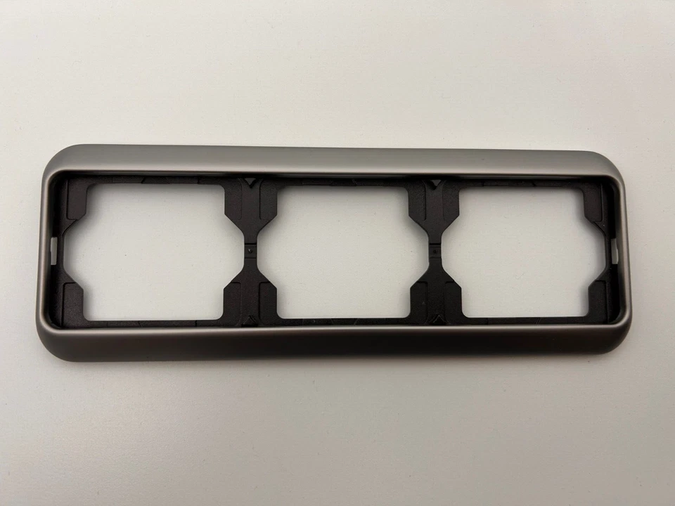 Busch Jaeger Alpha nea 1723-20 3-fach waagerecht Rahmen platin grau - Bild 1 von 1