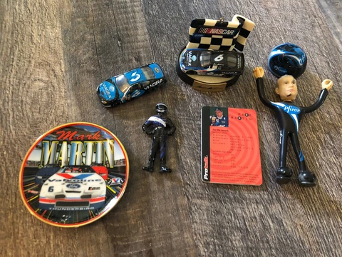 Mark Martin #6 Racing Team Nascar Valvoline And Pfizer Sports Memorabilia. 7 Pcs Cover