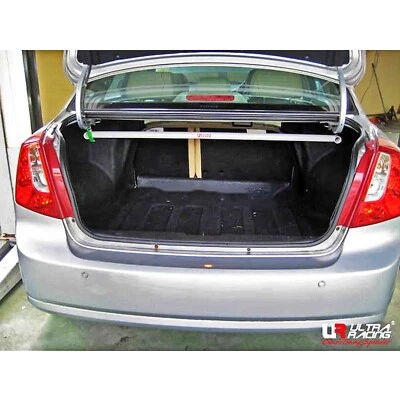 BUICK EXCELLE 1.8 J200 2009~ ULTRA RACING 2 POINT REAR TRUNK STRUT TOWER BRACE - Imagen 1 de 4