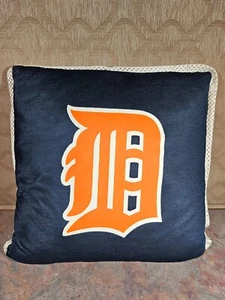 Detroit Tigers - D - Blue Pillow White Trim - Roughly 17"x17"x5" - Picture 1 of 5