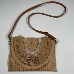 Bolso Clutch Bandolera Tejido Rafia con Adorno de Moneda Verano Boho - Imagen 1 de 5