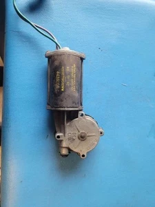 87 88 89 90 91 92 93 94 95 LEBARON RIGHT/PASS. SIDE POWER WINDOW MOTOR DOOR - Picture 1 of 3