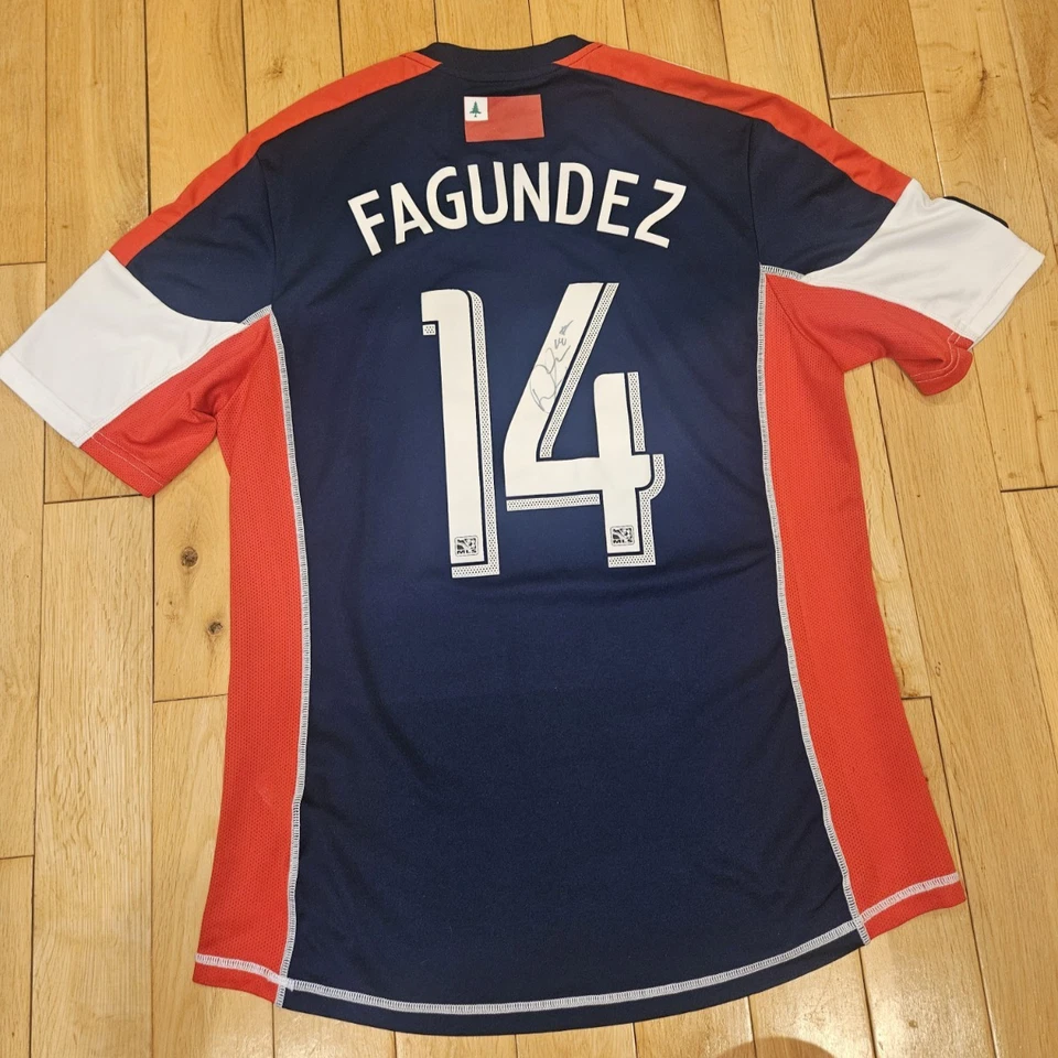 Adidas Signed Fagundez #14 NEW ENGLAND REVOLUTION MLS Soccer Jersey Kit Men L - Image 1 of 4
