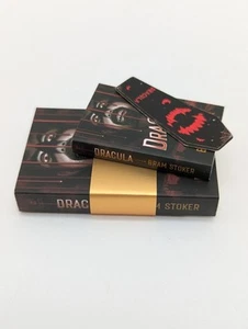 Zuru Mini Marken Bücher Serie 2 Dracula mit Blutfläschchen & mit Lesezeichen & Minibuch - Bild 1 von 5