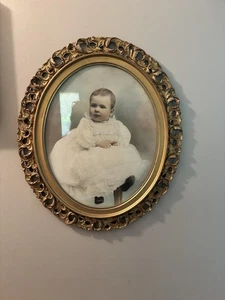 Antiker viktorianischer ovaler Bilderrahmen 26" x 22" Gold mit Babybild - Bild 1 von 9