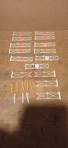 Hornby OO Gauge Replacement Gates & A Few Posts Job Lot Read Des Free P&P - Picture 1 of 7