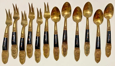 Set da dessert, 6 cucchiaini e 6 forchettine Siamesi in ottone, Design Siddartha - Immagine 1 di 4