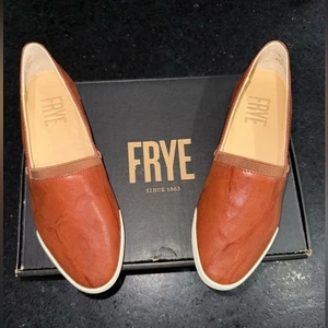 NUOVE SNEAKERS FRYE MELANIE SLIP ON MARRONE VERA PELLE BURROSE MORBIDE 7,5 - Foto 1 di 13