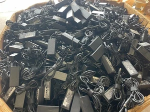 Lot de 50 adaptateurs/chargeurs secteur authentiques HP 65 watts gros barillet noir 7,4 mm - Photo 1/4
