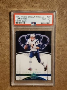 2017 Tom Brady Crown Royale blu chiaro /99 PSA 8 - Foto 1 di 2