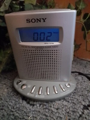 Radiowecker SONY ICF-C713 Uhrenradio  Uhr AM/FM Radio Synthesized  Alarmclock - Bild 1 von 4