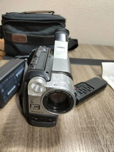 Sony HandyCam 72x Model # CCD-TR917 w/ all Accessories **EXCELLENT CONDITION** - Picture 1 of 6