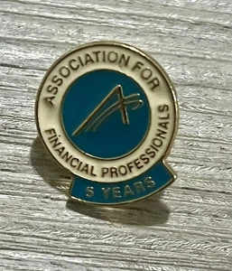 Spilla Smaltata Associazione Professionisti Finanziari 5 Anni Tesoro Finanza Blu - Foto 1 di 5