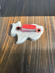 Cortador de galletas vintage de aluminio con mango rojo conejito de Pascua conejo 4"x3" - Imagen 1 de 3