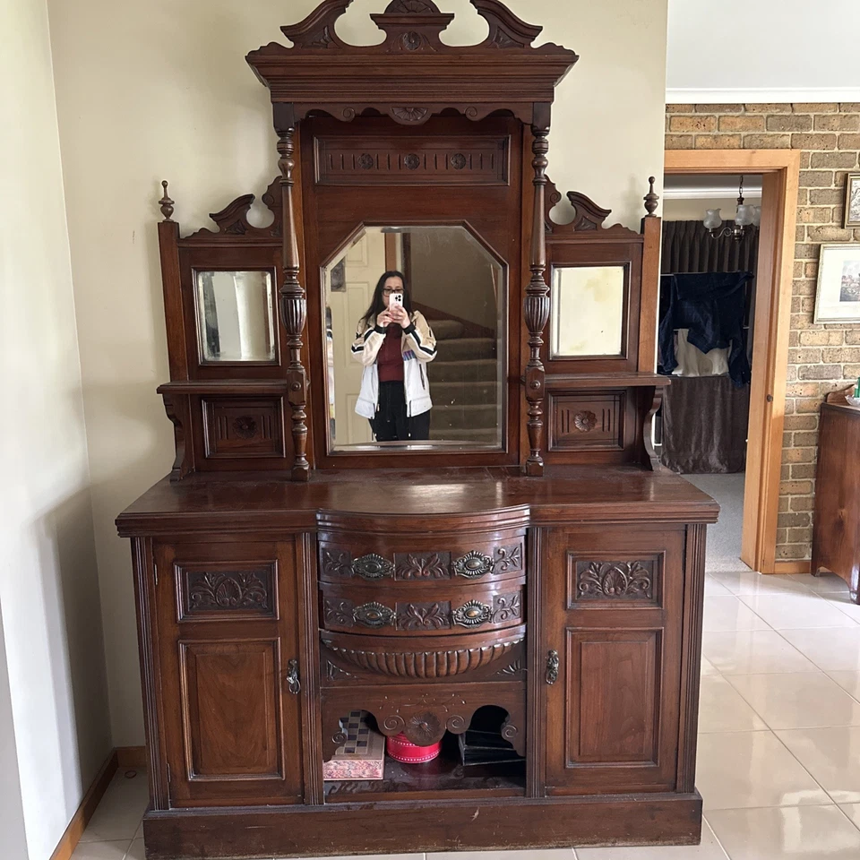 ANTIQUE BUFFET AND HUTCH - image 1 of 4