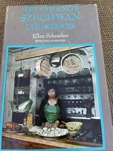 Mrs Chiang's Szechwan Cookbook Ellen SCHRECKER 1st Edition 1976 HBDJ - Bild 1 von 6