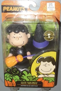 LUCY VAN PELT w Witch Broom Peanuts Great Pumpkin Charlie Brown 2009 Figur LESEN - Bild 1 von 3