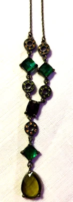 Collar Avon Tono Bronce Púrpura, Verde, Amarillo Cuadrado Lágrima Y-Drop 12 pulgadas Foto 1 de 4