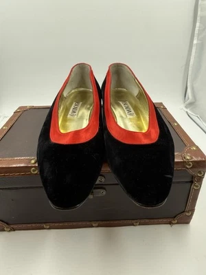 Красивый черный бархат Escada с атласной отделкой туфли на плоской подошве размер 8 B - Изображение 1 из 4