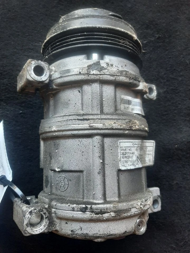2000 01 2002 CHEVROLET SUBURBAN 1500 AC Compressor 6.0L With Rear AC 19130450 - Image 1 of 4
