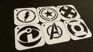 SUPERHELDEN Set 6 Stück Schablonen FLASH CAPTAIN AMERICA X MAN UNGLAUBLICHE AVENGERS - Bild 1 von 2