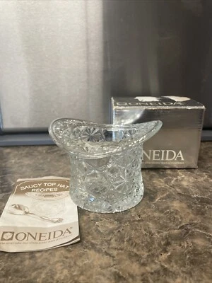 Plato de salsa de cristal Dunkerque sombrero salsa vintage Oneida Saucy. ¡SIN cuchara! Usado. Foto 1 de 4