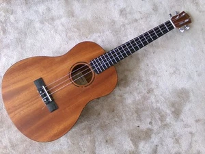 Cascha HH2243 baritone ukulele in Cascha gigbag - Picture 1 of 9