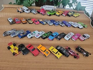 Lote de 43 vagones de camión Hot Wheels/Matchbox diecast de colección mezclados con contenedor de almacenamiento  - Imagen 1 de 20