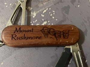Navaja de bolsillo/multiherramienta TAYLOR de recuerdo personalizada vintage Mt Rushmore - Imagen 1 de 5