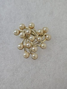 MCM Emmons Vintage Faux Pearl Cluster Brooch Gold Toned - Picture 1 of 9