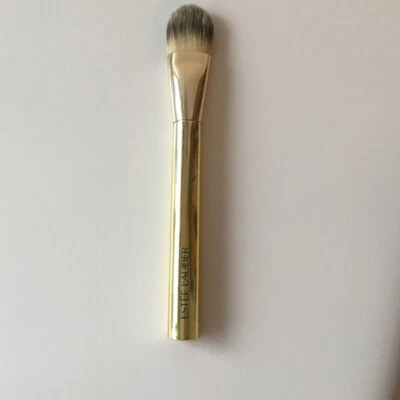 Cepillo Base Estee Lauder Aplicación Acabado Suave NUEVO Con Mango Dorado Foto 1 de 2