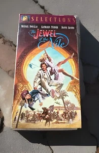 The Jewel of the Nile • VHS • 1985 • Michael Duglas, Dany DeVito, KathleenTurner - Foto 1 di 7