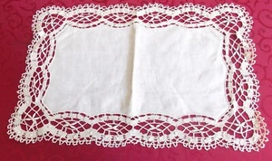NAPPERON BRODE MAIN DENTELLE AUX FUSEAUX ZELIE ECRU RECTANGULAIRE 30CMX45*** - Picture 1 of 3
