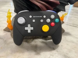 Custom "SwitchCube" Retro Inspired Black NS Pro Controller - Bild 1 von 5