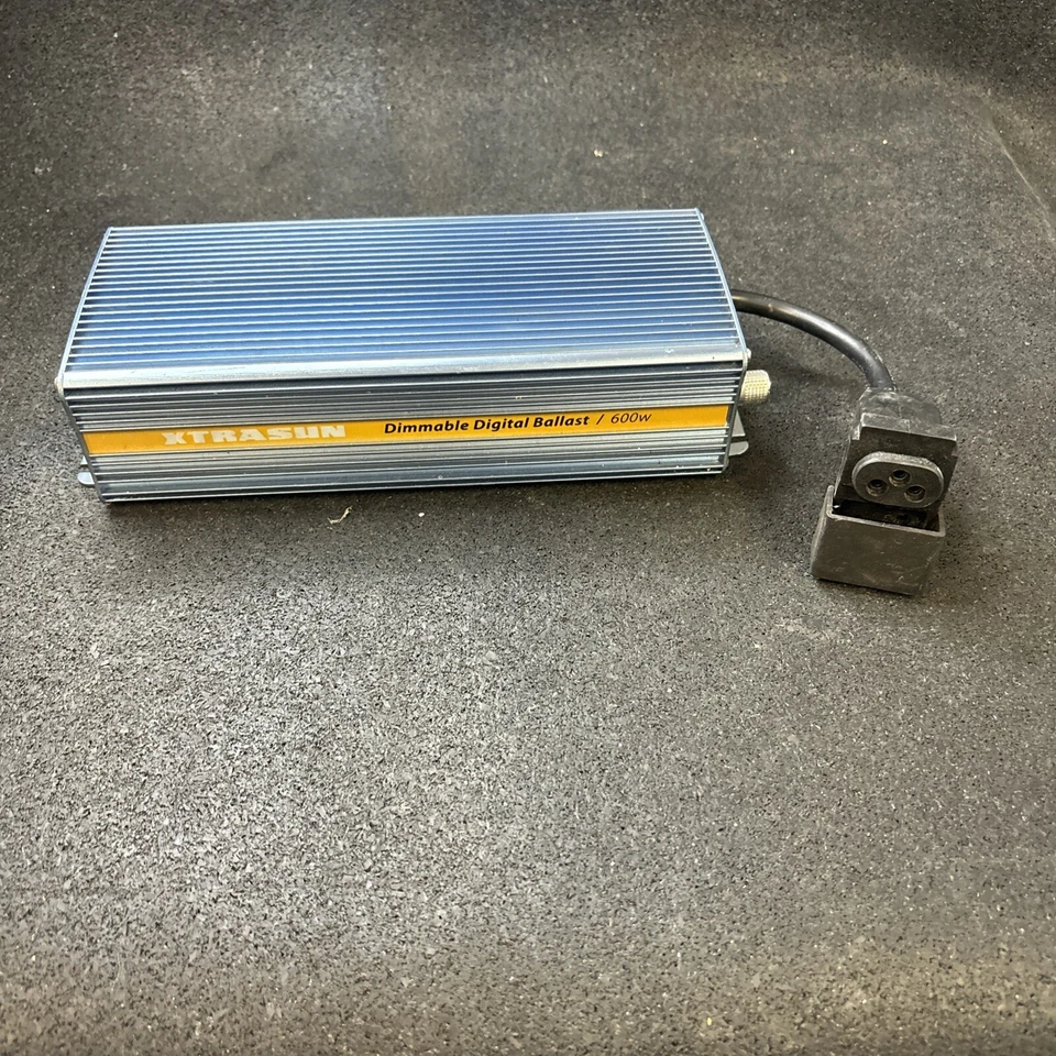 XTRASUN Dimmable Digital Ballast 600W 120/240V XTE600D - Image 1 of 4