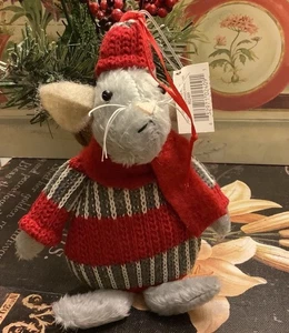 NEU/NEU MIT ETIKETT~Stoff/Gekleidet~GRAUE MAUS~stehender Weihnachtsschmuck~7 Zoll hoch~charmant~ - Bild 1 von 4