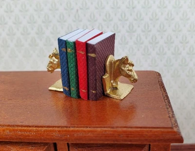 Sujetalibros para casa de muñecas caballo con 4 libros pequeños metal dorado escala 1:12 miniatura Foto 1 de 4