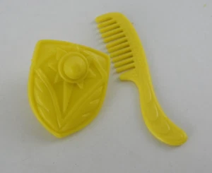 Figurina vintage SHE-RA SWEET BEE scudo pettine giallo NOS MOTU 1985 anni 80 - Foto 1 di 4