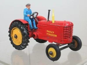 DINKY n.300 TRATTORE MASSEY FERGUSON. VERSIONE FINALE CON PNEUMATICI IN GOMMA - Foto 1 di 10