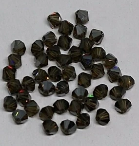 24 Stck. Swarovski Kristall Rauchquarz Satiniert 4 mm Doppelkegel 5328 Perlen; AUSVERKAUF - Bild 1 von 1