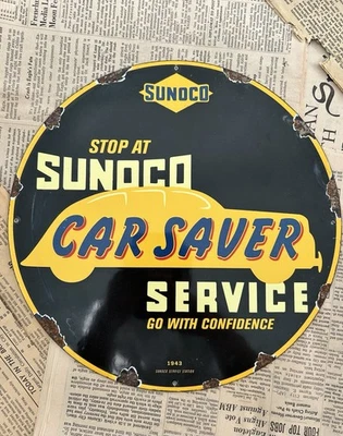 Placa de esmalte de porcelana vintage 1943 Sunoco Car Saver Service 12 polegadas - Imagem 1 de 4