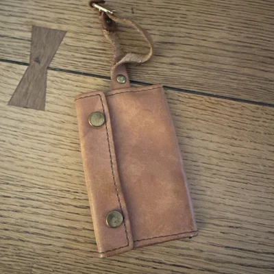 Hartmann Luggage ID Tag ~ Snaps Close for Privacy TAN BELTING LEATHER with Strap - Image 1 of 3