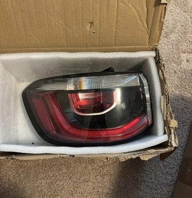 Conjunto de lámpara de freno de luz trasera izquierda Jeep Compass 2017-2021 Foto 1 de 2