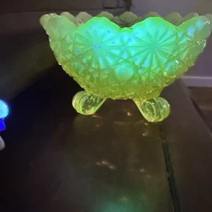 Vintage Yellow Vaseline Glass Daisy & Button Trinket Dish Candle Holder 1930s - Picture 1 of 17