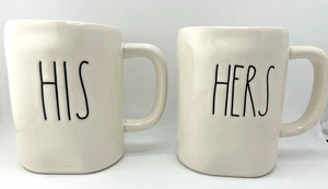 Lote de (2) Juego de tazas Rae Dunn Artisan Collection de Magenta His and Hers 16 OZ - Imagen 1 de 5