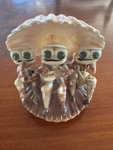 Alle handgefertigten drei Muscheln Männer Band spielen Instrumente. So Cool!! Yo Ha🪘🪕 - Bild 1 von 10