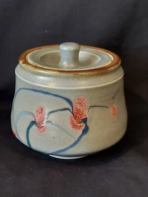 Plato de azúcar cubierto azul de cerámica artística hecho a mano con flores rosas Foto 1 de 4